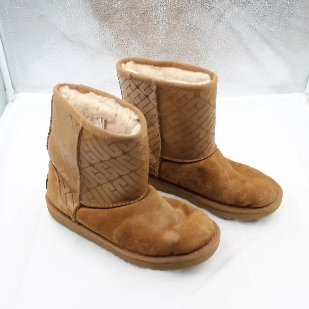 UGG Classic Mini II Graphic Boots Women Size 4 Suede Chestnut